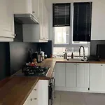 Appartement Parisien Superbe Et Emplacement Ideal